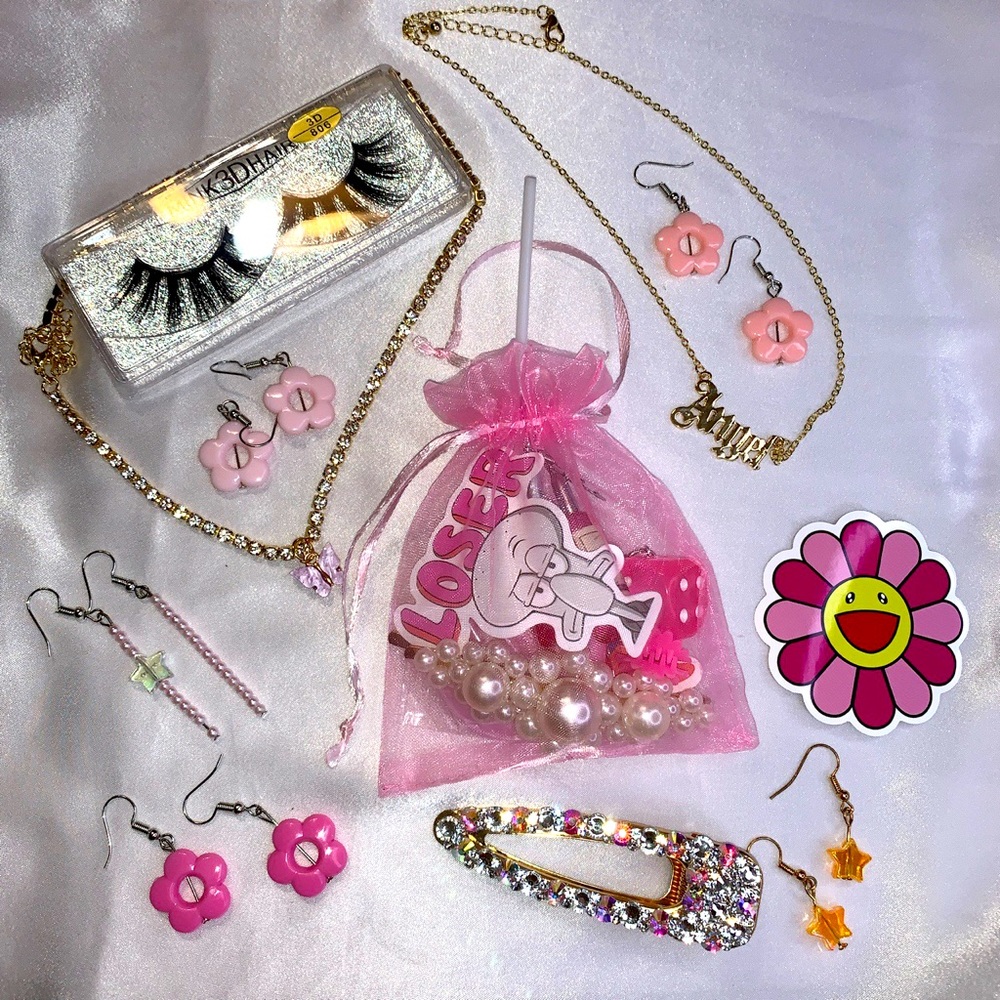 ☆ small/medium pastel cutie themed goodie bags ☆